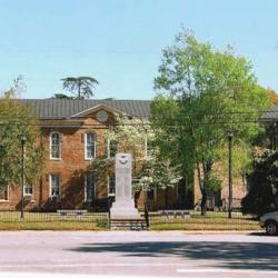 Courthouse with All Wars Memorial